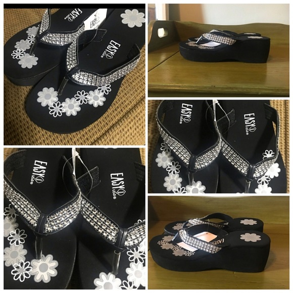 Shoes - 🌸cute n comfy floral flip flops🌸
